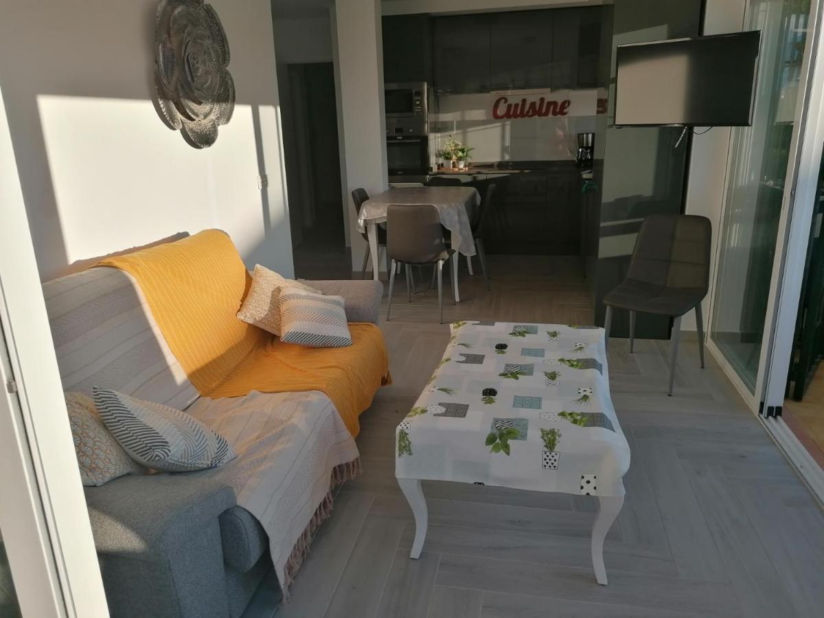 Appartement Moderne Pour 6 Adultes เบนัลมาเดนา ภายนอก รูปภาพ